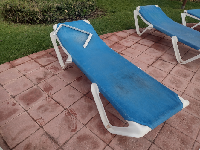 broken lounger